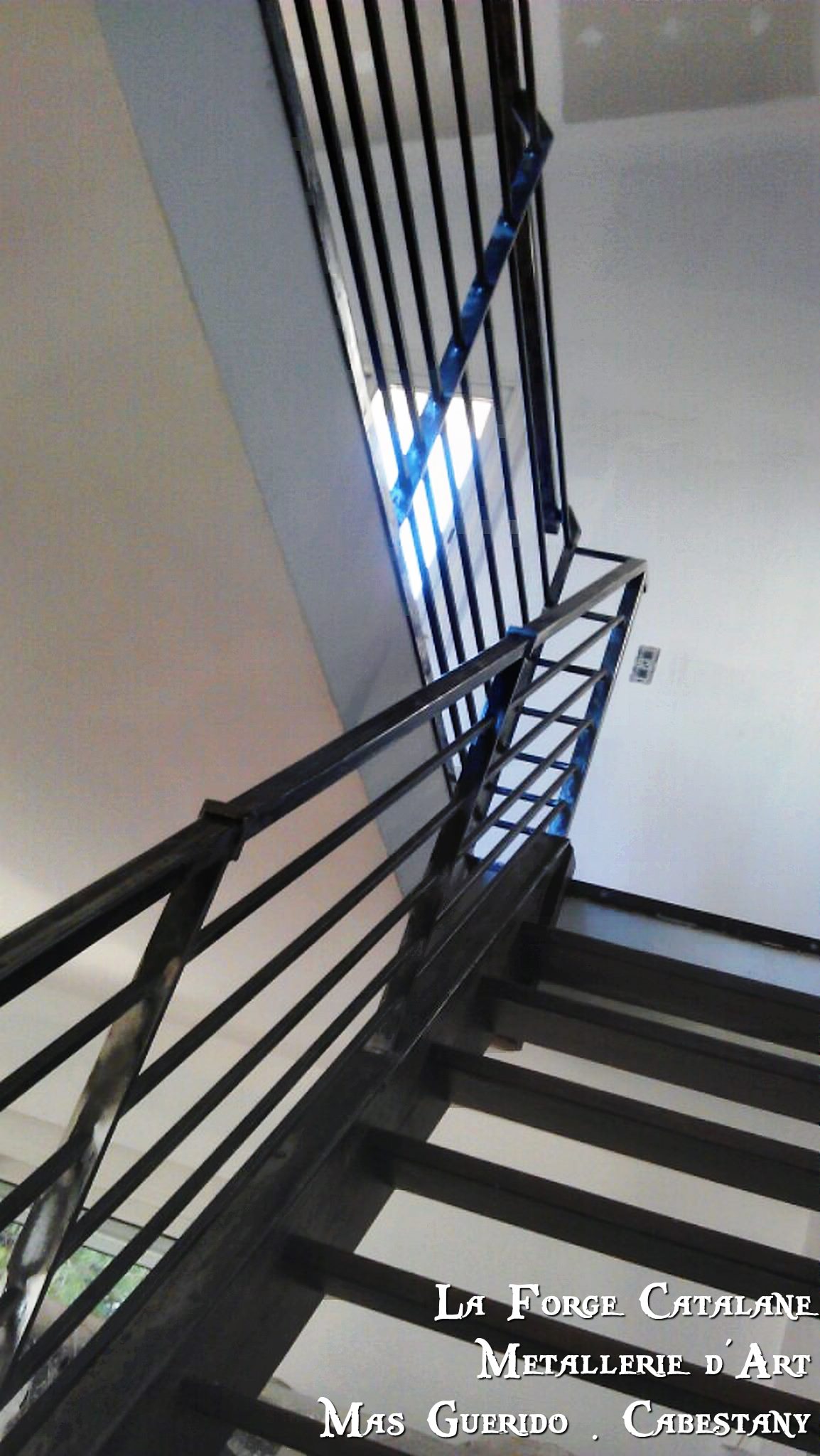 Garde corps metal lisse carre main courante deporte rampant  forge catalane 3.jpg